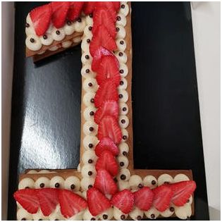 Number ou Letter Cake Avec des fruits de saison